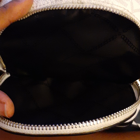 Purse - Picture 3 of 4